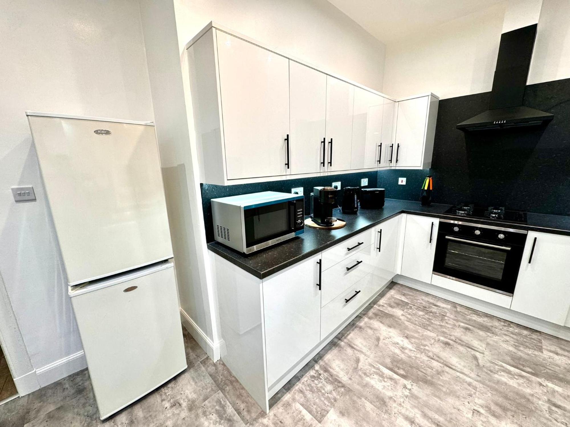 Apartment Georgian Luxury - Superfast Wifi - Parking Available