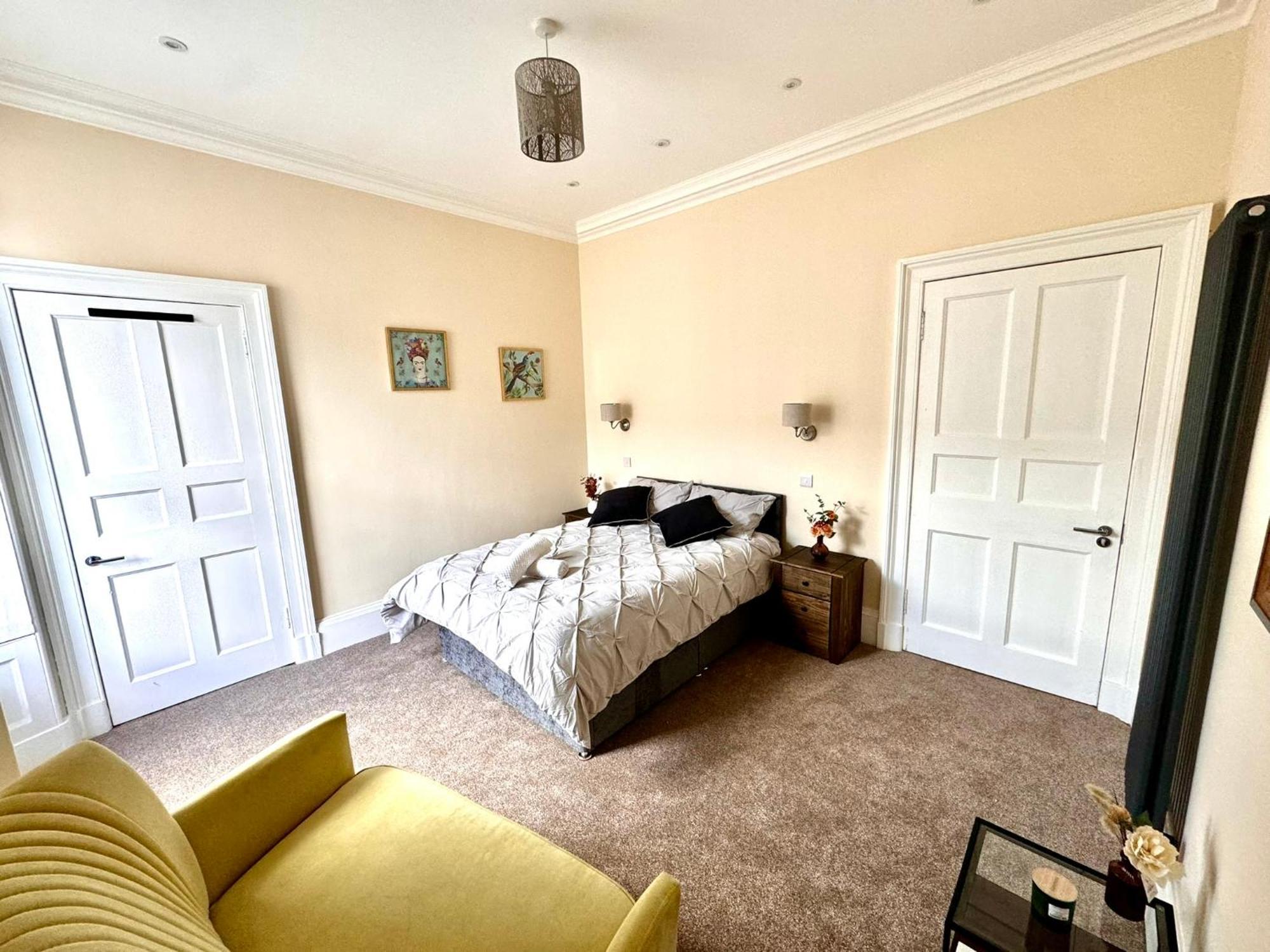 Apartment Georgian Luxury - Superfast Wifi - Parking Available *